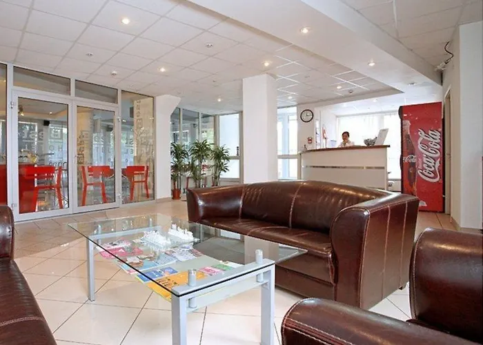 Ξενοδοχείο With Free Parking 3*