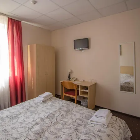 Готель With Free Parking 3*