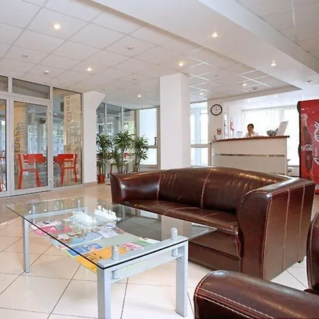 Ξενοδοχείο With Free Parking 3*