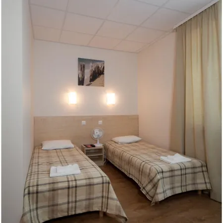 With Free Parking Готель Рига