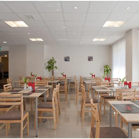 Hotel With Free Parking