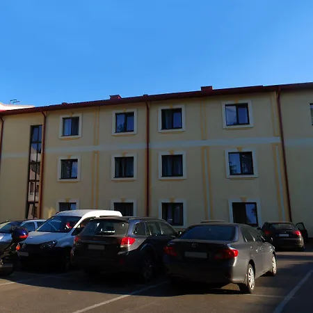 With Free Parking Готель