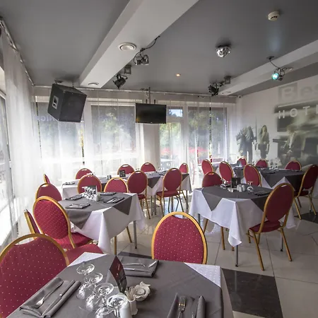 With Free Parking Готель 3*