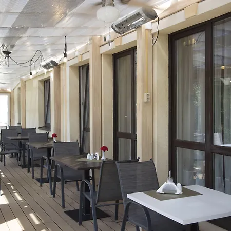 With Free Parking Hotell