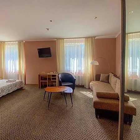 Ξενοδοχείο With Free Parking 3*