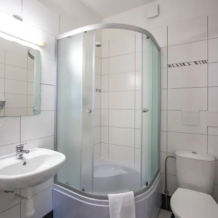 Hotelli With Free Parking 3*