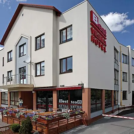 With Free Parking Готель Рига