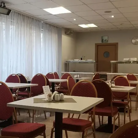 Готель With Free Parking 3*