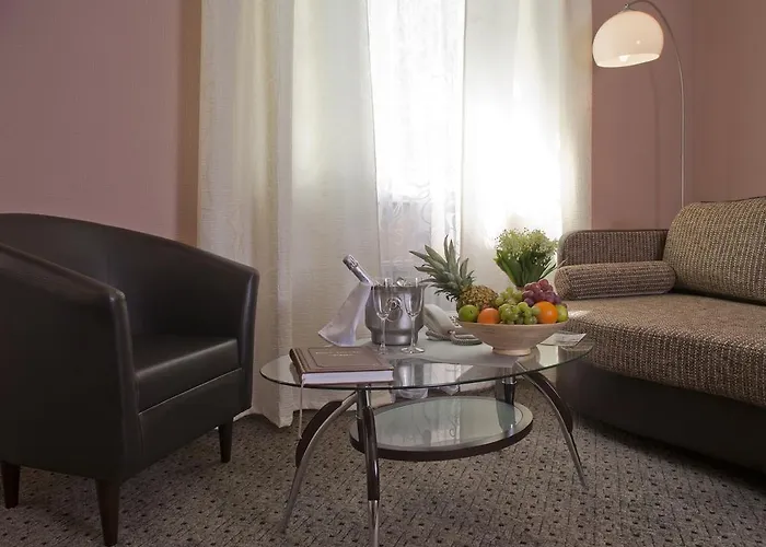 Szálloda With Free Parking 3*