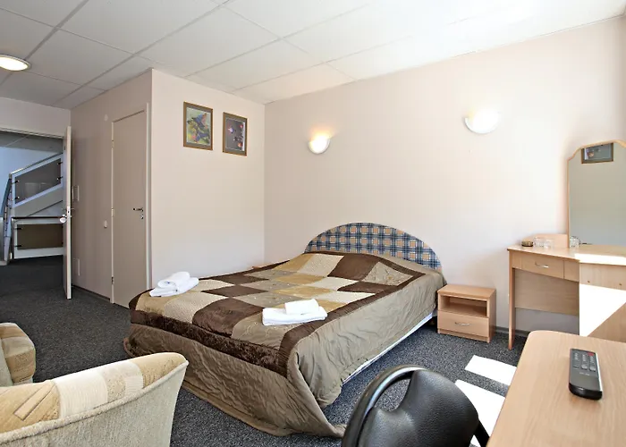 With Free Parking Viesnīca 3*