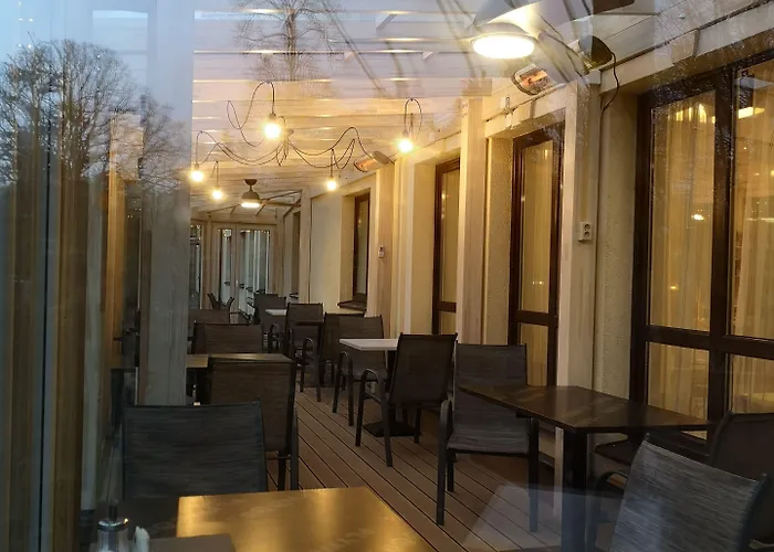 Viesnīca With Free Parking