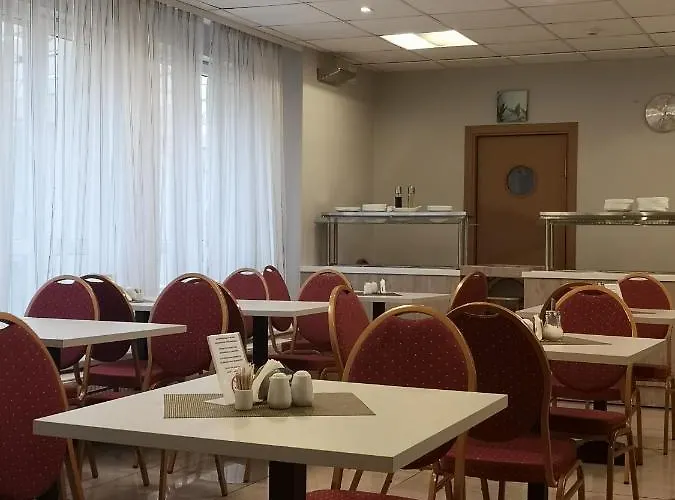 Viesnīca With Free Parking 3*